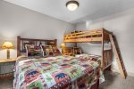Aspen Lodge, Full Bunk Bed with Queen Bed